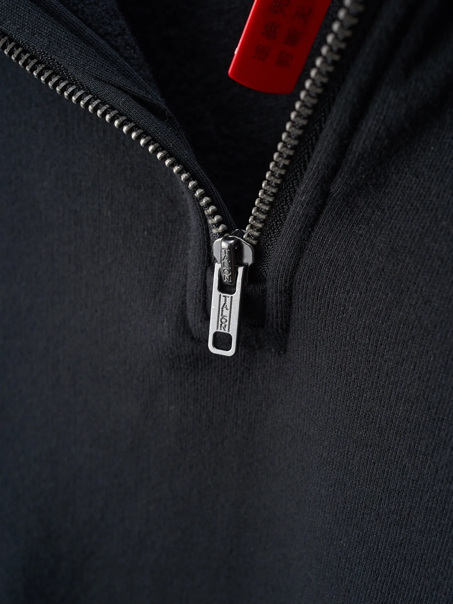 P360 Actual auction] Ralph Lauren/Ralph Lauren gold pony embroidered half turtleneck sweatshirt [Ready stock] S M L The half-zipper design is sublimated, casual yet stylish. In the name of design, it creates a new fashionable realm for sweatshirts. It adopts imported machine embroidery technology and uses advanced computer control systems and precision mechanical components to realize pony mark embroidery operations with high precision. The lines are smooth and delicate. The fabrics have been washed and feel better. Not easy to deform, not easy to shrink, not easy to fade, and maintain long-term beauty and fit.